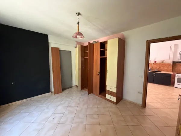Tirane, jepet me qera apartament 1+1 Kati 1, 58 m² 450 € (Rruga Islam Alla)