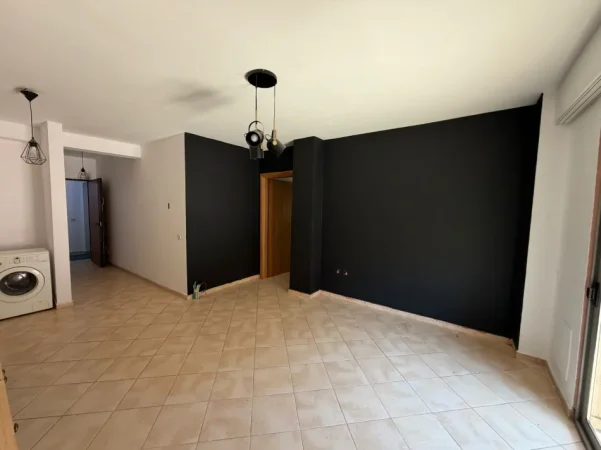 Tirane, jepet me qera apartament 1+1 Kati 1, 58 m² 450 € (Rruga Islam Alla)