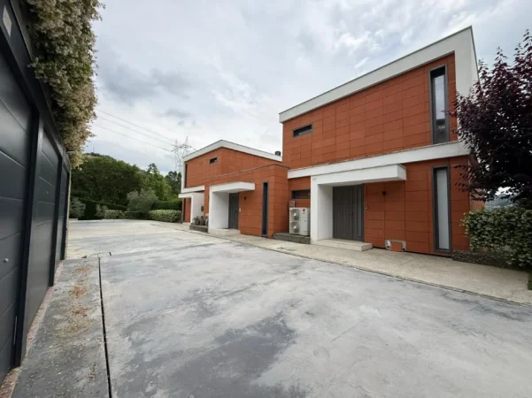 Tirane, shitet Vile Vile 3 Katshe Kati 3, 220 m² 550.000 € (Mullet)