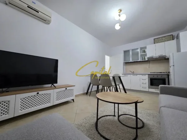 Tirane, jepet me qera apartament 1+1 Kati 4, 62 m² 650 € (ISH EKSPOZITA)