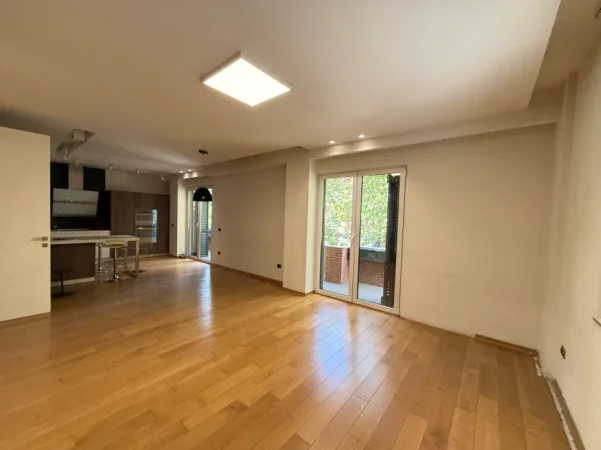 Tirane, jepet me qera zyre Kati 2, 140 m² 2.000 € (Rruga Sami Frasheri)