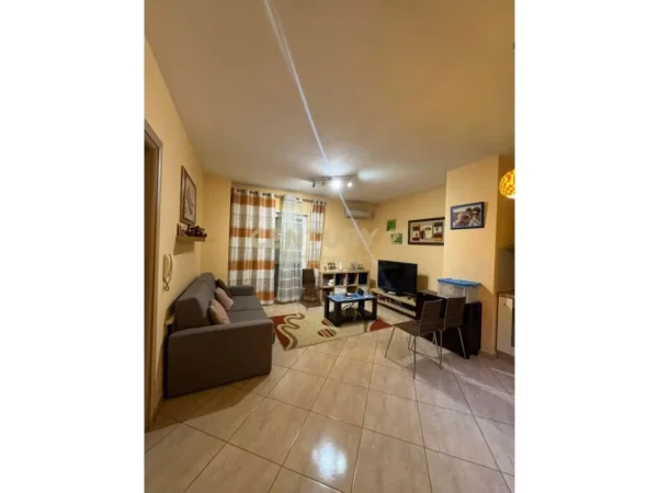 Tirane, jepet me qera apartament 1+1 Kati 6, 68 m² 600 € (pazari i ri)