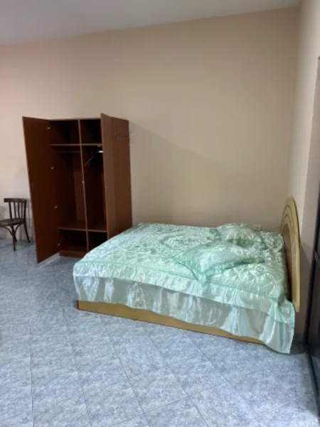 Tirane, jepet me qera garsonier Kati 1, 35 m² 200 € (Rrethi i Shkozes)