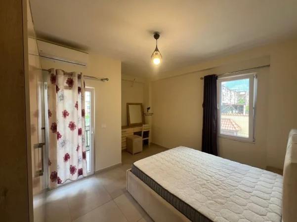 Tirane, jepet me qera apartament 1+1 Kati 2, 65 m² 450 € (SHKOLLA E BASHKUAR)
