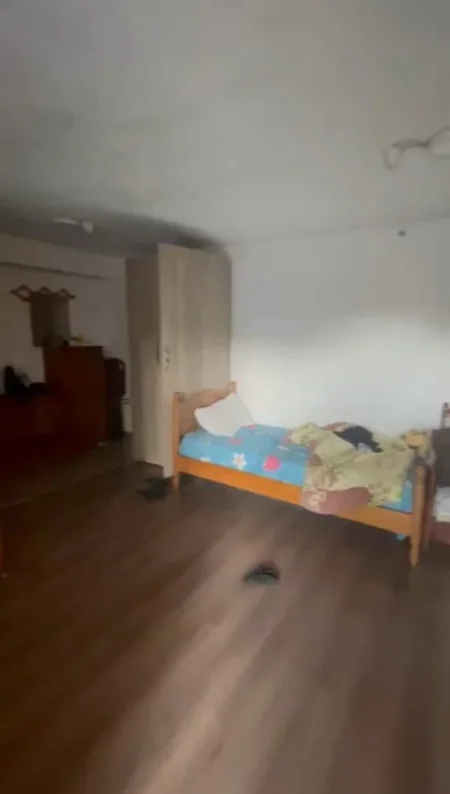 Tirane, jepet me qera apartament 1+1 Kati 1, 70 m² 200 € (Porcelan)