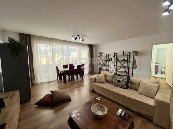 Tirane, jepet me qera apartament Kati 6, 84 m² 800 € (Qender Kafe Flora)