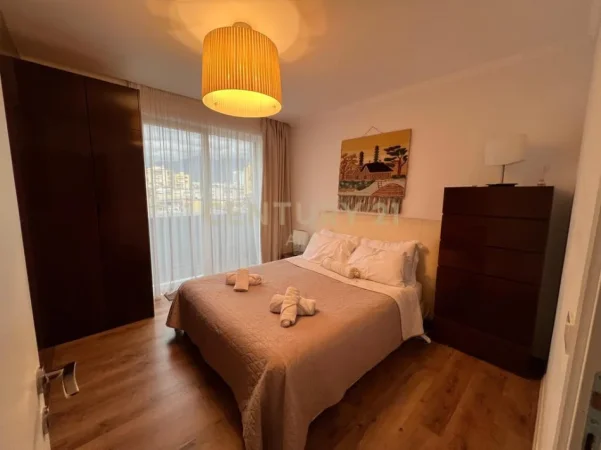 Tirane, jepet me qera apartament Kati 6, 84 m² 800 € (Qender Kafe Flora)