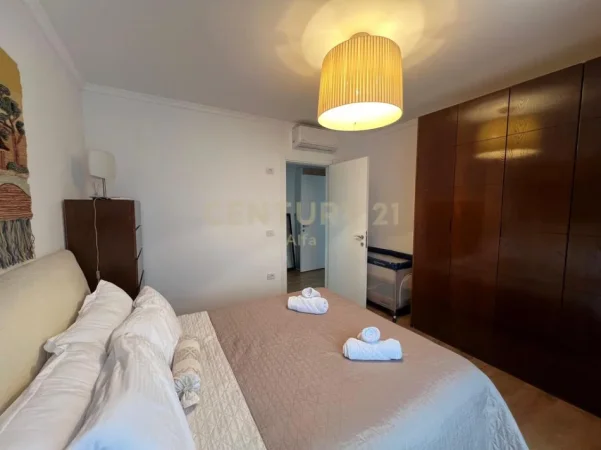 Tirane, jepet me qera apartament Kati 6, 84 m² 800 € (Qender Kafe Flora)