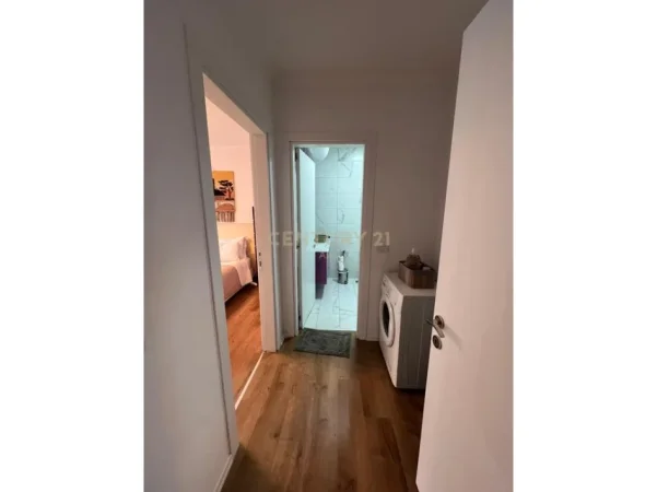 Tirane, jepet me qera apartament Kati 6, 84 m² 800 € (Qender Kafe Flora)