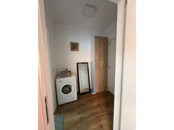 Tirane, jepet me qera apartament Kati 6, 84 m² 800 € (Qender Kafe Flora)
