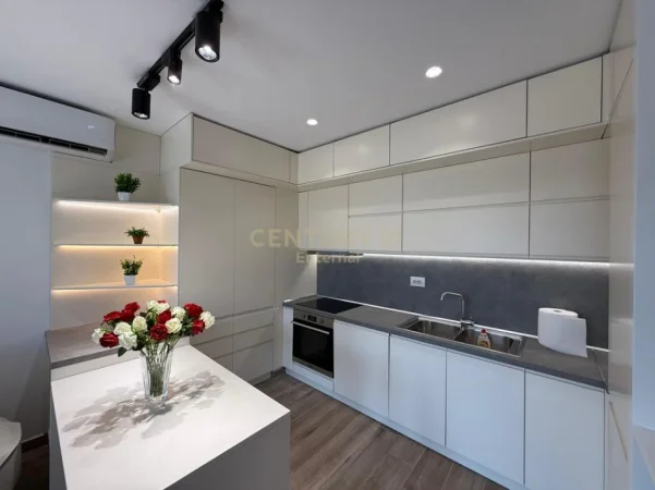 Tirane, jepet me qera apartament 2+1 Kati 6, 83 m² 1.000 € (selvia)