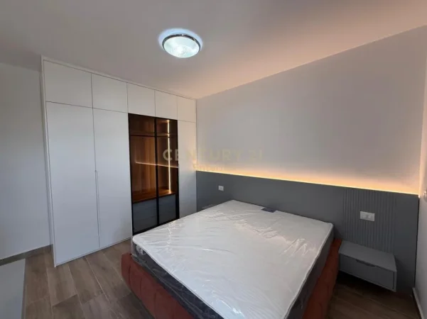 Tirane, jepet me qera apartament 2+1 Kati 6, 83 m² 1.000 € (selvia)