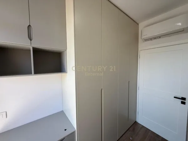 Tirane, jepet me qera apartament 2+1 Kati 6, 83 m² 1.000 € (selvia)