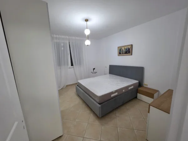 Tirane, jepet me qera apartament 1+1 Kati 4, 65 m² 650 € (ISH EKSPOZITA)