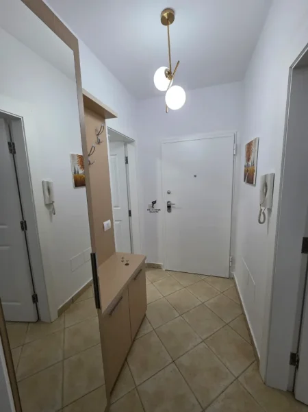 Tirane, jepet me qera apartament 1+1 Kati 4, 65 m² 650 € (ISH EKSPOZITA)
