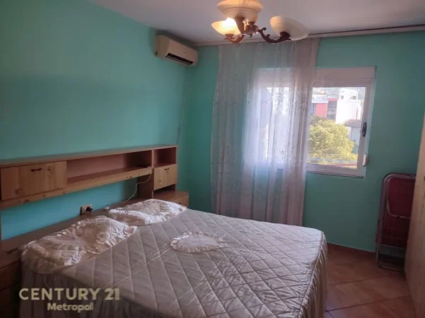 Tirane, jepet me qera apartament 1+1+Ballkon Kati 3, 60 m² 400 € (Diplomat 2)
