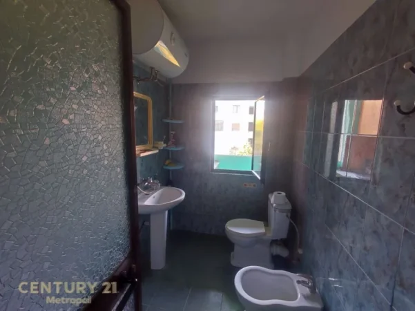 Tirane, jepet me qera apartament 1+1+Ballkon Kati 3, 60 m² 400 € (Diplomat 2)