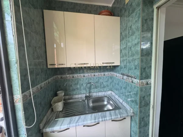 Tirane, jepet me qera apartament 2+1 Kati 4, 71 m² 700 € (ish ekspozita)