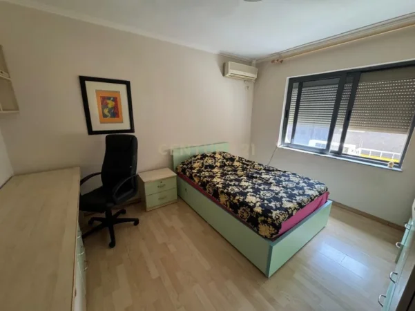 Tirane, jepet me qera apartament 2+1 Kati 4, 71 m² 700 € (ish ekspozita)
