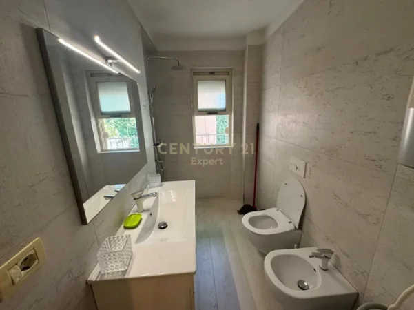 Tirane, jepet me qera apartament 2+1 Kati 4, 71 m² 700 € (ish ekspozita)