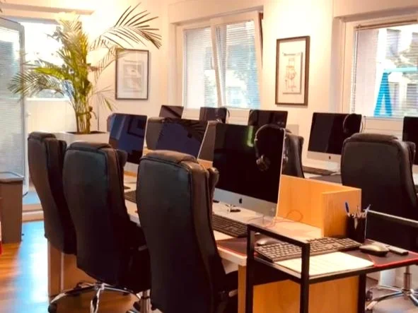 Tirane, jepet me qera ambjent biznesi , 201 m² 3.000 €