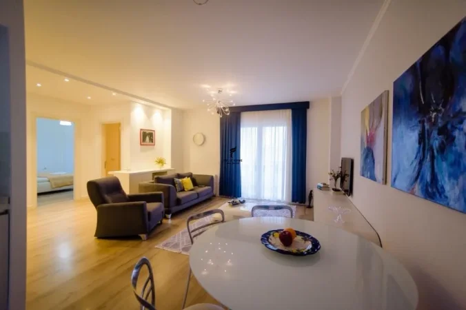 Tirane, jepet me qera apartament 2+1 Kati 5, 105 m² 900 € (BULEVARDI ZHAN D’ARK)