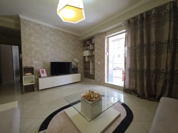 Tirane, apartament per qera afatshkurter tek Rruga e Kavajes