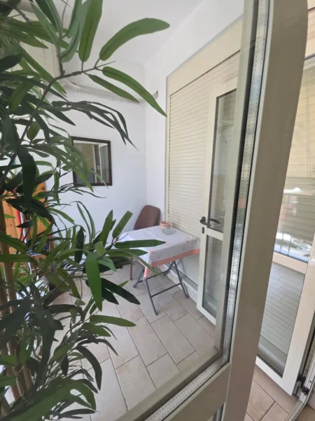 Tirane, apartament per qera afatshkurter tek Rruga e Kavajes