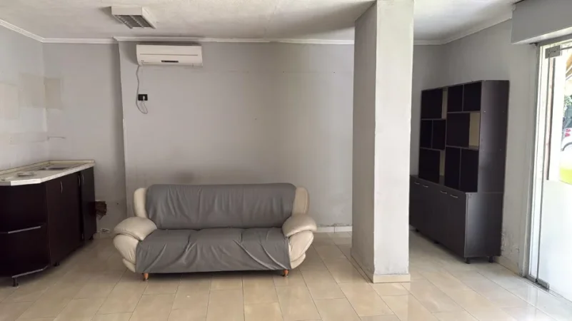 Tirane, jap me qera dyqan Kati 0, 62 m² 600 € (Prane sheshit Wilson dhe stadiumit Dinamo)