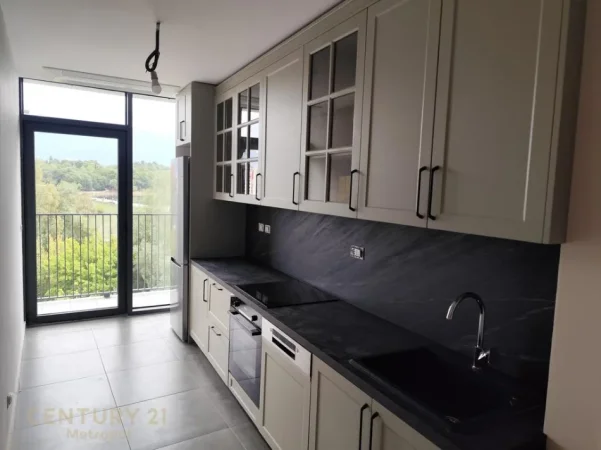 Tirane, jepet me qera apartament 2+1+Ballkon Kati 3, 131 m² 1.800 € (lake view)
