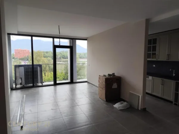 Tirane, jepet me qera apartament 2+1+Ballkon Kati 3, 131 m² 1.800 € (lake view)