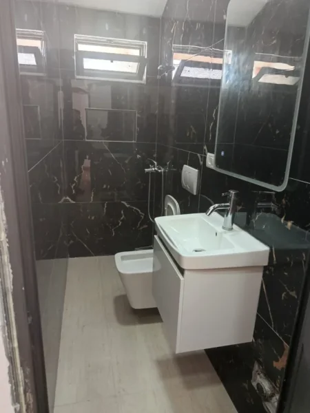 Tirane, jepet me qera apartament 2+1 Kati 3, 40 m² 250 € (Qendra Shëndetësore Qytet Studenti)
