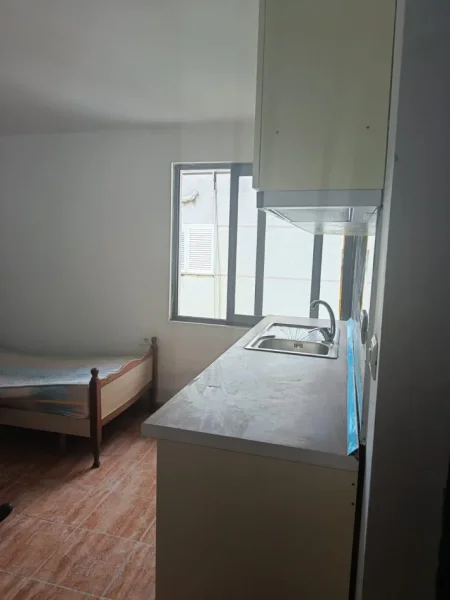 Tirane, jepet me qera apartament 2+1 Kati 3, 40 m² 250 € (Qendra Shëndetësore Qytet Studenti)