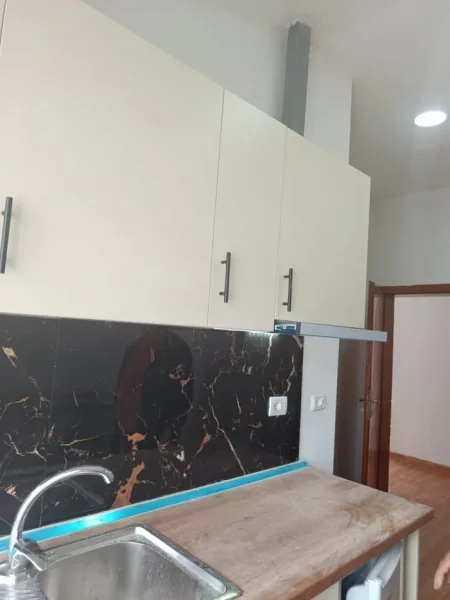 Tirane, jepet me qera apartament 2+1 Kati 3, 40 m² 250 € (Qendra Shëndetësore Qytet Studenti)