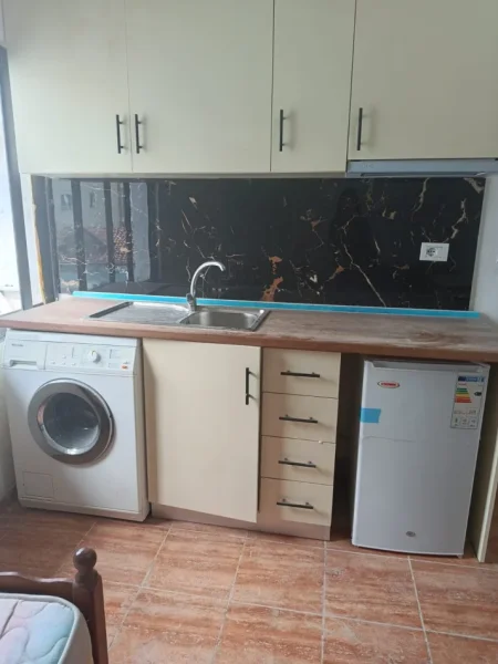 Tirane, jepet me qera apartament 2+1 Kati 3, 40 m² 250 € (Qendra Shëndetësore Qytet Studenti)