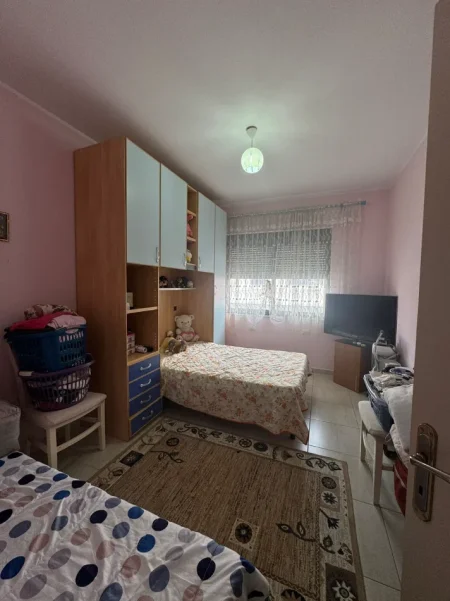 Tirane, jepet me qera apartament 2+1+Ballkon Kati 7, 112 m² 600 € (Rruga Milto Sotir Gura, pranë Ozon, Astir)
