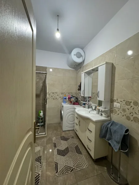 Tirane, jepet me qera apartament 2+1+Ballkon Kati 7, 112 m² 600 € (Rruga Milto Sotir Gura, pranë Ozon, Astir)