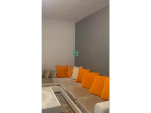 Tirane, jepet me qera apartament 2+1 Kati 5, 800 € (Ambasada Amerikane)