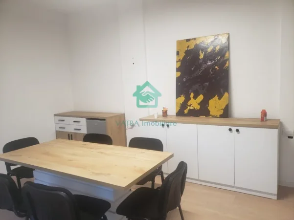 Tirane, jepet me qera ambjent biznesi Kati 7, 124 m² 1.000 € 