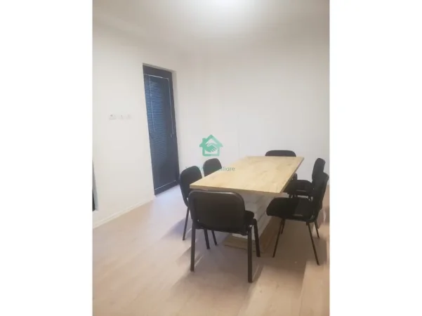 Tirane, jepet me qera ambjent biznesi Kati 7, 124 m² 1.000 € 