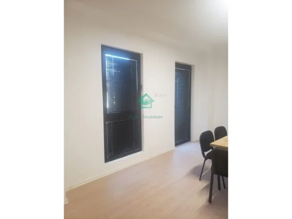 Tirane, jepet me qera ambjent biznesi Kati 7, 124 m² 1.000 € 