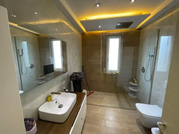 Tirane, shitet apartament 2+1 Kati 3, 150 m² 260.000 € (Kopshti Botanik)