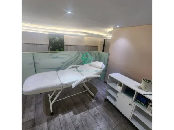 Tirane, jepet me qera ambjent biznesi , 60 m² 1.200 € (Tirana Golden Park)