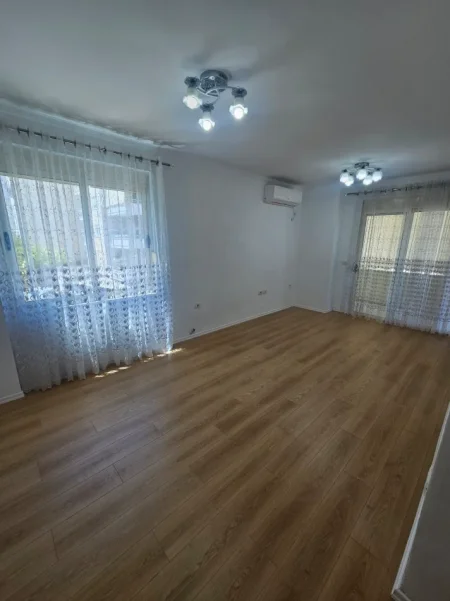 Tirane, shitet apartament 2+1+Ballkon Kati 2, 74 m² 
