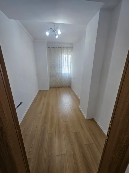 Tirane, shitet apartament 2+1+Ballkon Kati 2, 74 m² 