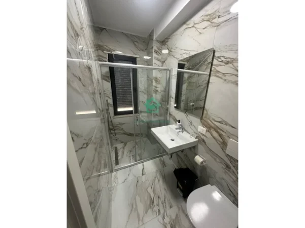 Tirane, jepet me qera apartament 2+1 Kati 5, 95 m² 800 € (Qendra Linkolin)