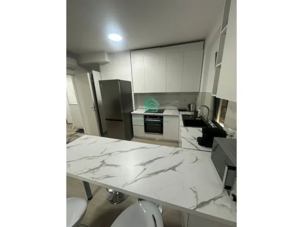 Tirane, jepet me qera apartament 2+1 Kati 5, 95 m² 800 € (Qendra Linkolin)