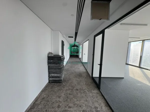 Tirane, jepet me qera ambjent biznesi , 74 m² 3.000 € (DownTown)