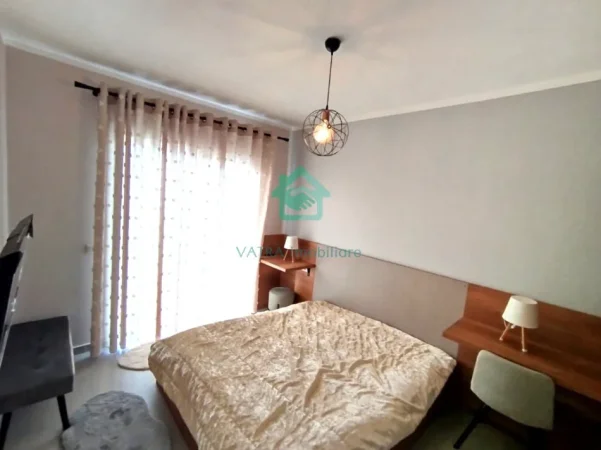 Tirane, jepet me qera apartament 1+1 Kati 7, 500 € (Univers City)