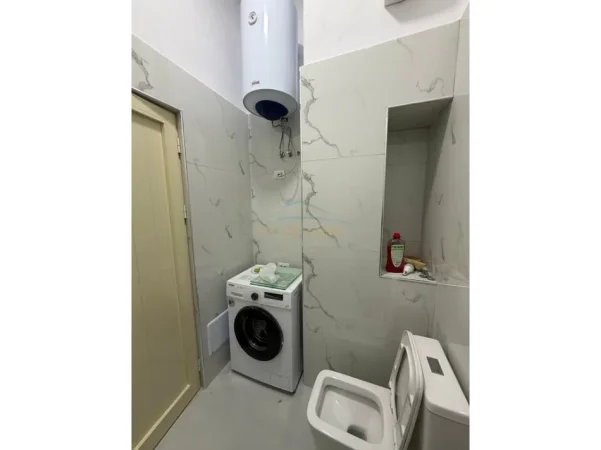 Tirane, jepet me qera apartament 1+1+Ballkon Kati 1, 60 m² 400 € (Kopshti Botanik)